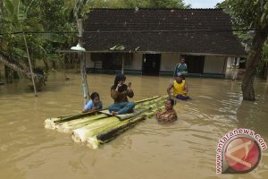 Bengawan Solo menguap, warga enggan mengungsi