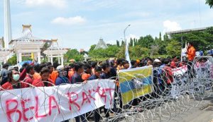 Mahasiswa se-Jatim geruduk kantor Gubernur