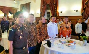 La Nyalla lantik pengurus baru Kadin Kota Surabaya