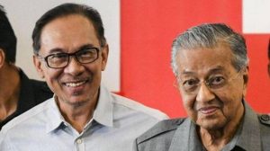 Mahathir janji serahkan kekuasaan ke Anwar Ibrahim