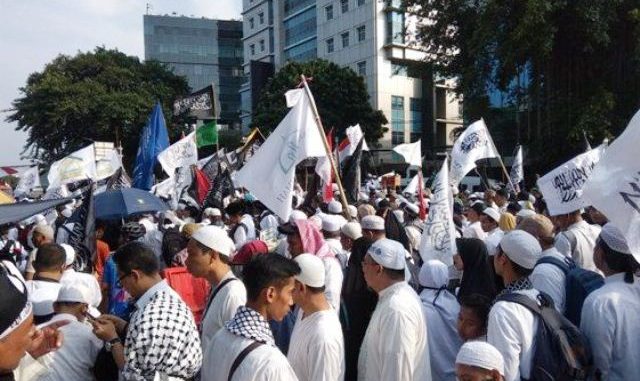 Massa Reuni 212 Bubar Sambil Lantunkan Shalawat – Jurnal 3