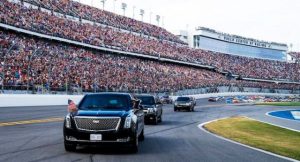 Naik The Beast, Trump & first lady meluncur di arena Daytona 500