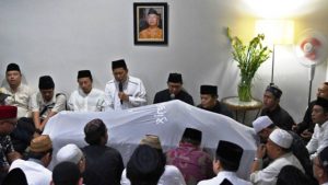 Gus Sholah dimakamkan disamping makam Gus Dur