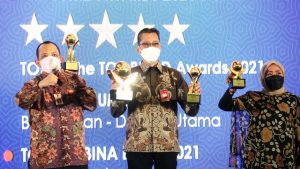 Bank Jatim & Pemprov Jatim Borong Penghargaan di TOP BUMD Award 2021