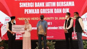 Bank Jatim Sukseskan Program Vaksinasi Hingga Pulau Bawean