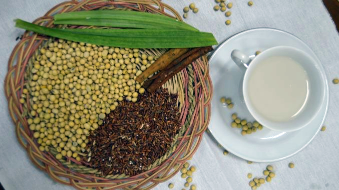 Ingin Imun dan Mood Kamu Oke, Minum Susu Kedelai Beras Merah