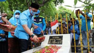 Anis Matta dan Jenderal Naga Bonar Tahlil dan Doa Bersama di Makam Bung Tomo