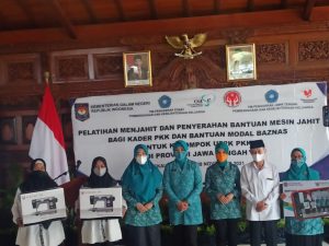 Tingkatkan Keahlian PKK di Pekalongan Lewat Menjahit