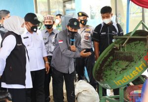 Gubernur Khofifah Bangga Melihat Karya Anak Bangsa Ciptakan Produk G-ESEMKA sebagai Pengolahan Pupuk Organik Granula