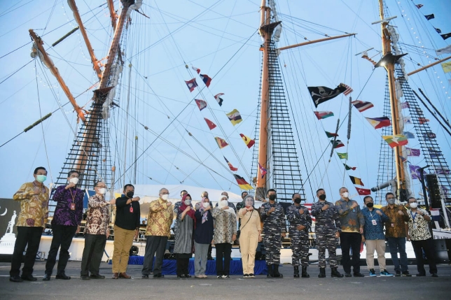 Gubernur Khofifah Meluncurkan Aplikasi QRIS di Koarmada II