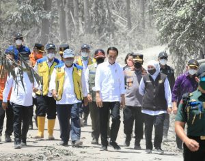 Letusan Semeru, Jokowi Pastikan Bangun Jembatan Darurat Penyambung Lumajang – Malang