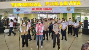 Menhub bersama Polri Pantau Prokes di Bandara Juanda dan Terminal Bungurasih