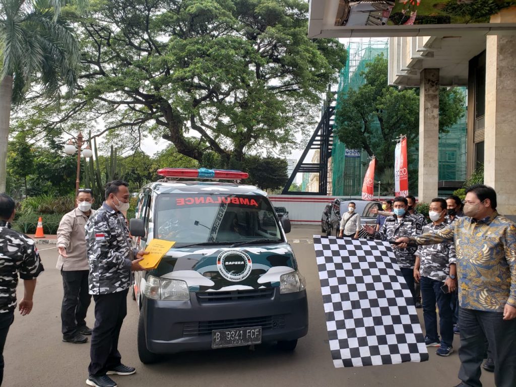 DPP Bapera Beri Hadiah DPP Provinsi 6 Mobil Ambulance