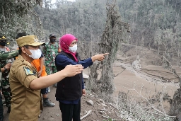 Semeru, Gubernur Khofifah Pastikan Kebutuhan Pengunsi Tercukupi