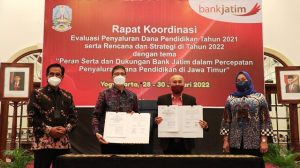 Salurkan Dana BOS, Bank Jatim Gandeng Diknas Jawa Timur