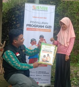 Peduli Gizi, BMH Jatim Bagikan Paket Sehat untuk Anak dan Balita