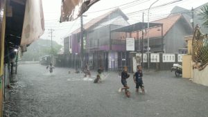 Hujan Deras Surabaya Banjir