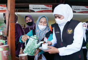 Khofifah Apresiasi Pemberdayaan Ekonomi Masyarakat di Rest Area Mojokerto