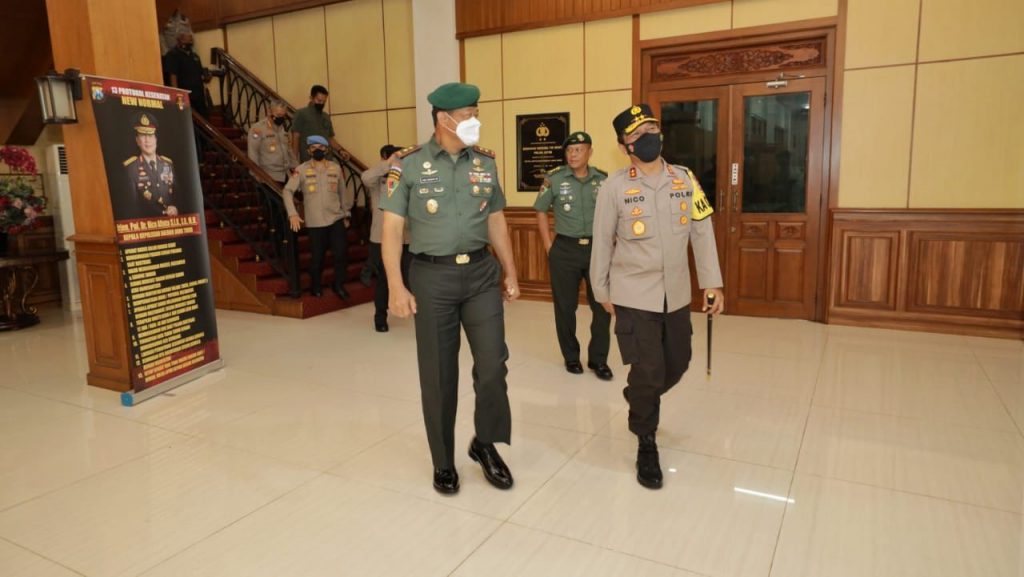 Kapolda Jatim Sambut Kunjungan Kehormatan Pangdiv II Kostrad