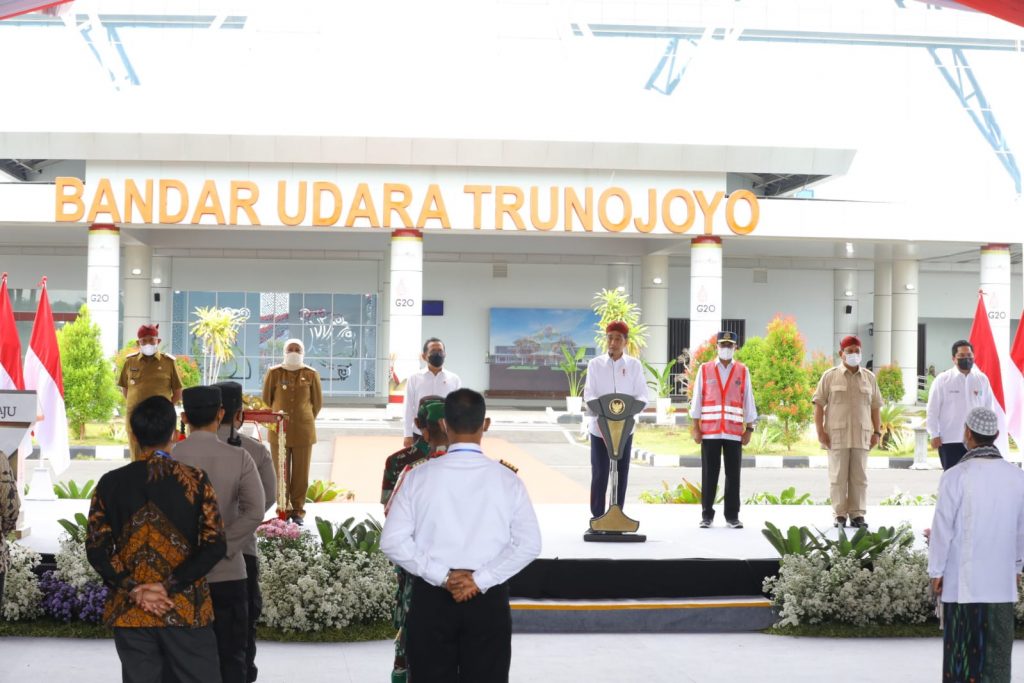 Presiden Jokowi Resmikan Bandara Trunojoyo Sumenep di Madura