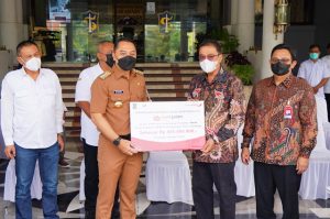 Bank Jatim Serahkan CSR ke Pemerintah Kota Surabaya