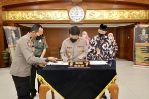 Wujudkan Sinergitas Polri dengan Stakeholder, MoU Polda Jatim dengan UWK dan Perhutani