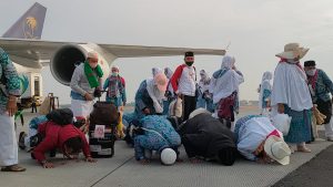 Kloter Pertama Debarkasi Haji Jawa Timur  Tiba di Bandara Juanda