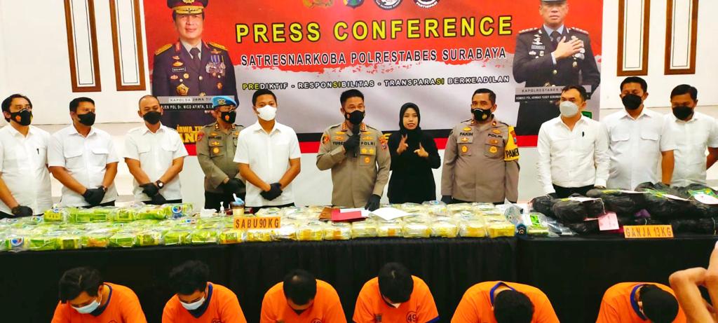 Polrestabes Surabaya 8 Tersangka Penyelundupan 90,7 kg Sabu dan 13,6 kg Ganja