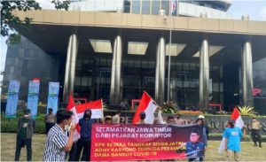 KPK Didesak Tangkap Sekdaprov Jatim Adhy Karyono