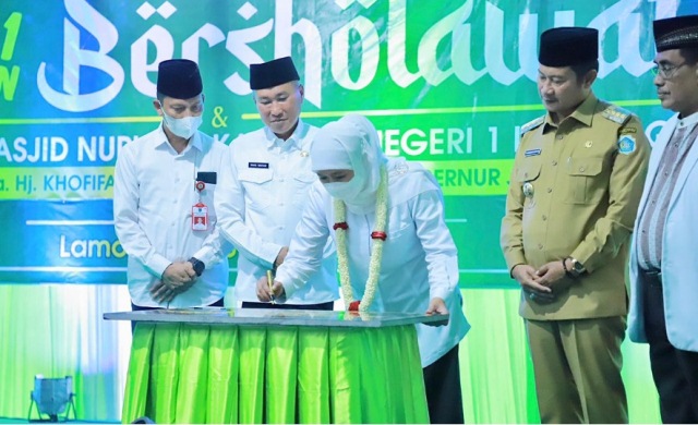 Resmikan Masjid Nurul Hakam SMKN 1 Lamongan, Gubernur Pesankan Penguatan Karakter dan Akhlak