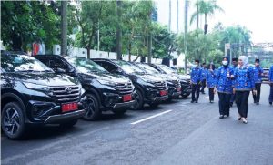 Bupati Anna Pimpin Penyerahan Mobdin Baru Camat se-Bojonegoro