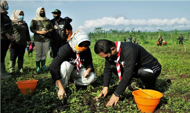 Hari Pohon Sedunia, Pemkab Lumajang Tanam 1.000 Pohon Di Desa Ranupani ...