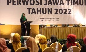 Arumi Bachsin Kembali Jadi Ketua PERWOSI Jatim 2022-2026