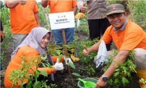 Bupati Mojokerto Dukung Penanaman Tanaman Multi Usaha Kehutanan