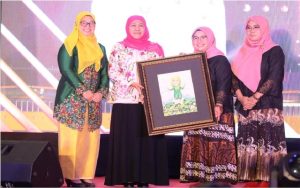 Khofifah ‘The Real Inspiring Women 2022’  Versi Fatayat NU Jatim