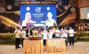 Gubernur Khofifah Ajak Alumni Unair Jadi Pioner Game Changer