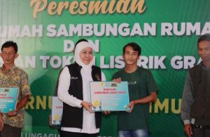 Gubernur Khofifah Resmikan IRSR dan Bagikan Token Listrik Gratis di Tulungagung