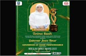 Gubernur Khofifah Terima Penghargaan Moeslim Choice Award 2022