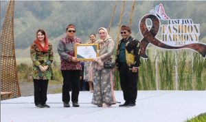 EFJH 2022: Sandingkan Kearifan Lokal Bromo dan Busana Batik Jatim