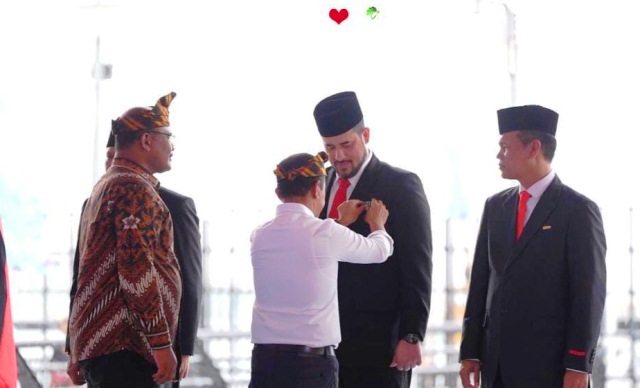 Satyalancana Wira Karya Presiden RI Untuk Wali Kota Probolinggo