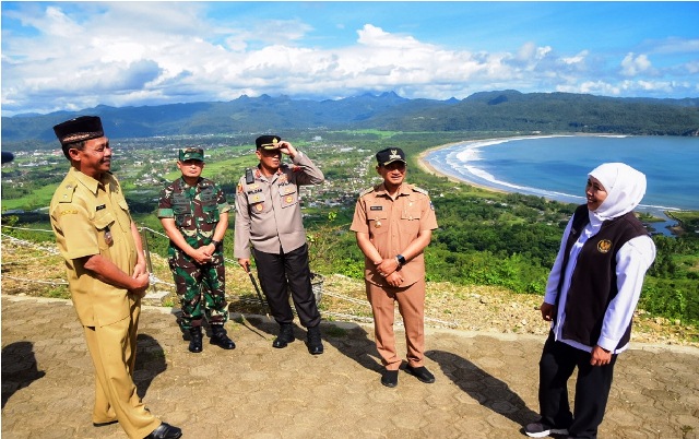 Gubernur Khofifah Terpesona Eksotisme Sentono Gentong Pacitan