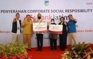 Support UMKM, Bank Jatim Serahkan CSR ke Pemkab Kediri