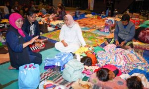 Banjir Gresik, Gubernur Khofifah Tinjau Lokasi dan Pengungsi