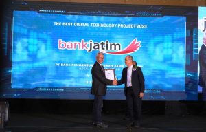 Lakukan Transformasi Digital, Bank Jatim Langsung Raih 3 Award