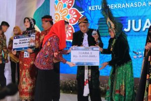 Batik Motif Reog Juara Dua Fashion Show Busana Jatim