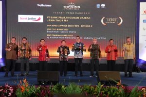 Bank Jatim Boyong Penghargaan di Ajang TOP BUMD Awards 2023