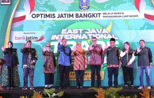 Gubernur Khofifah Resmikan Desa Pendulum Devisa Binaan Bank Jatim