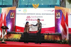 Percepat Layanan Kesehatan, Bank Jatim Serahkan CSR Ambulans Kepada RSJ Menur