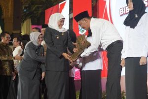 Bank Jatim Dukung Penyerahan SK PPPK Formasi Tahun 2022 Oleh Gubernur