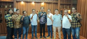 SMSI Surabaya Sowan ke Ketua DPRD Adi Sutarwijono